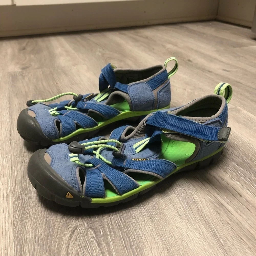 Keens Kids Size 3 Women’s Size 4/4.5 Waterproof Hiking Sandals Water Shoes Blue